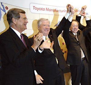 Sen. Trent Lott, Gov. Haley Barbour and Toyota officials