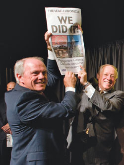 Johnny Piper (left), mayor of Clarksville, Tenn., and Tennessee Gov. Phil Bredesen celebrate Hemlock Semiconductor's choice of a megasite in Clarksville for a $1-billion polysilicon plant.