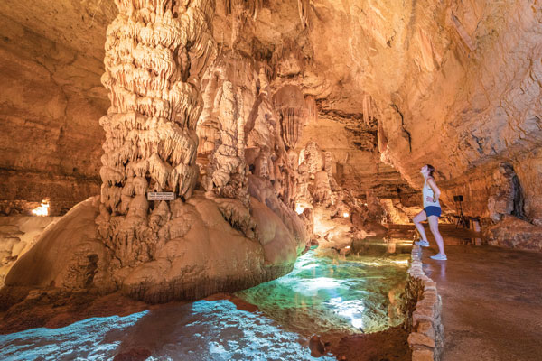 Natural-Bridge-Caverns