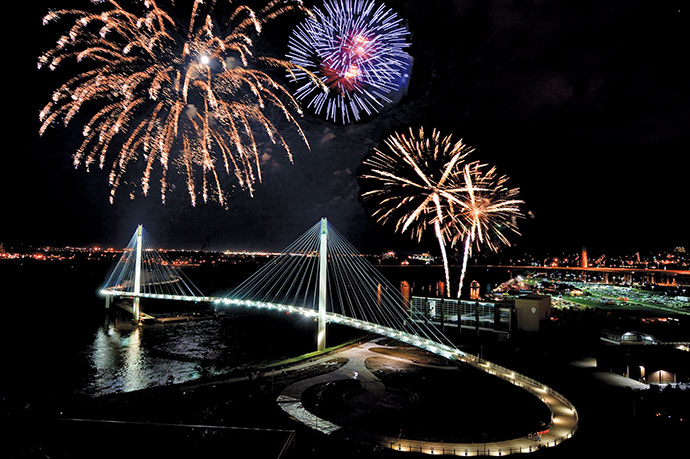 Omaha_BridgeFireworks