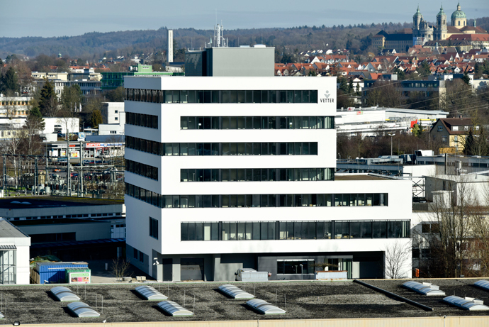 A new 8,500-sq.m. (91,500-sq.-ft.), six-story building at Vetter's Schuetzenstrasse site in Ravensburg contains non-cGMP laboratories for development support, lab space for microbiological analysis, offices for Vetter Development Service and IT, and a data processing center.