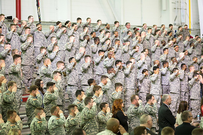 Fort-Campbell-soldiers-saluting