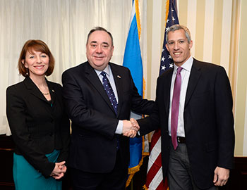 SDI-CEO-Anne-MacColl-with-First-Minister-Alex-Salmond-and-Dr-William-Rodriguez,-CEO-Daktari-Diagnostics-Inc