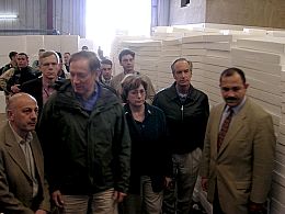 Louisiana Gov. Kathleen Blanco, center